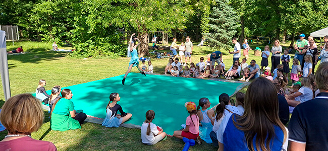 pokazy teneczne uczniow piknik montessori