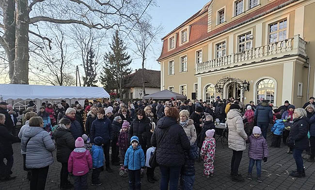 kiermasz charytatywny palac brzezina 2025