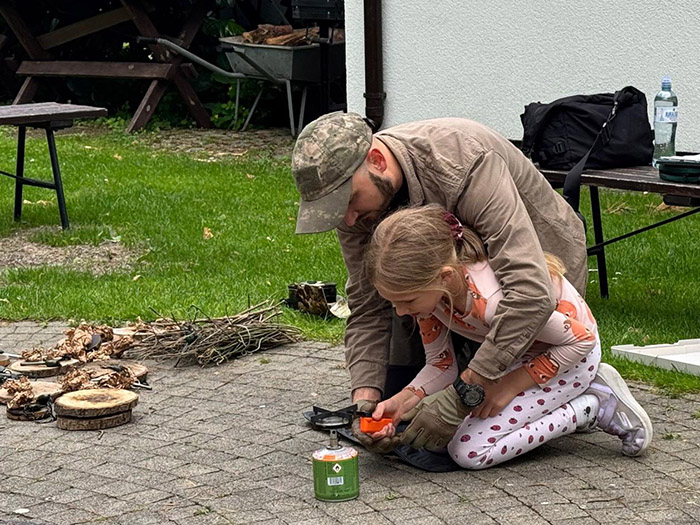 zapalanie kuchenki turystycznej kartusz