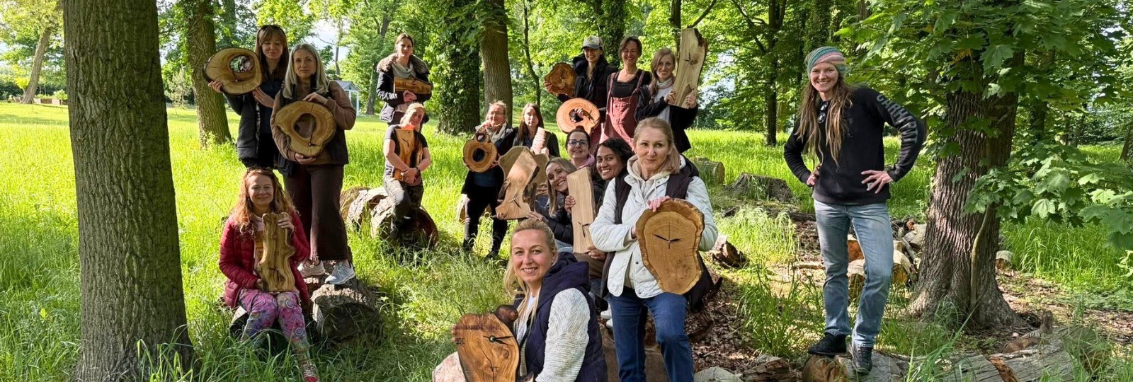 Clocks made from wood slices - workshop for women.